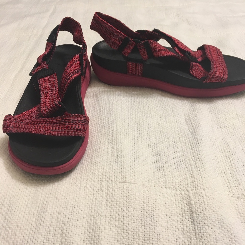 Never worn- Fitflop Aztek Chada Choc. Brown size 8